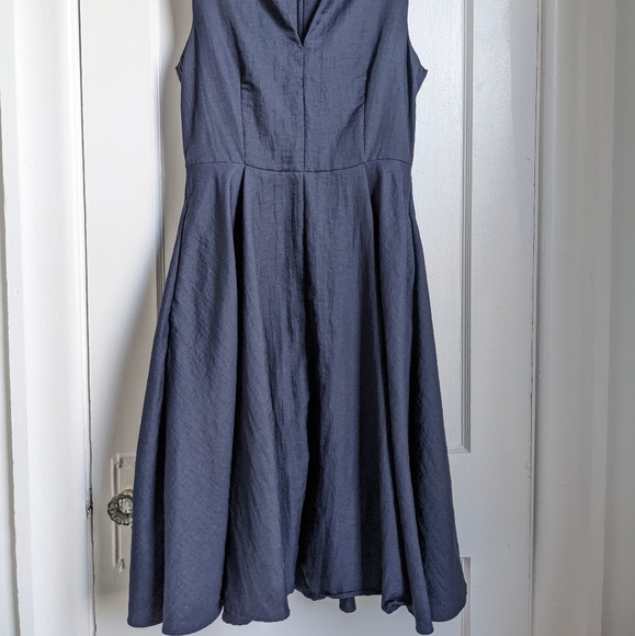 COS sleeveless fit and flare midi dress - Picture 4 of 10